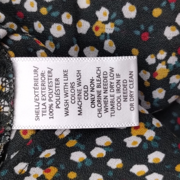 LOFT grey floral long sleeve printed blouse size medium ruffle 1/2 button - Picture 9 of 9